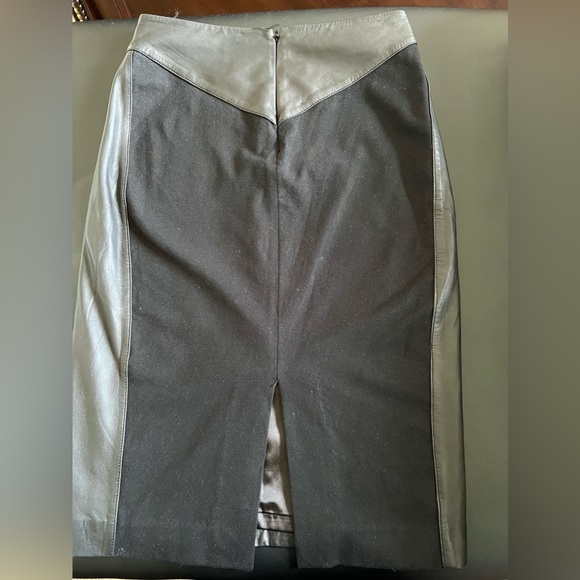 Women’s Size 4 Reiss Black Leather and Cotton Skirt with slit in the back - Picture 2 of 11